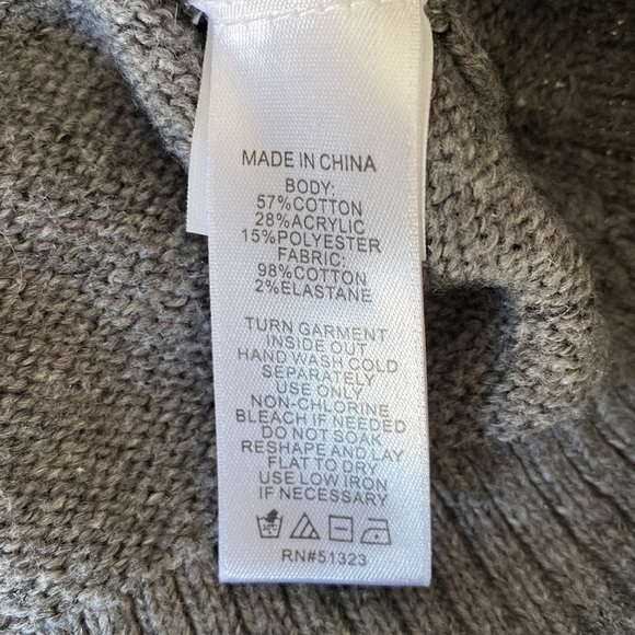 1.State Gray & White Bell Sleeve Crew Neck Sweater Size Medium - Picture 8 of 13